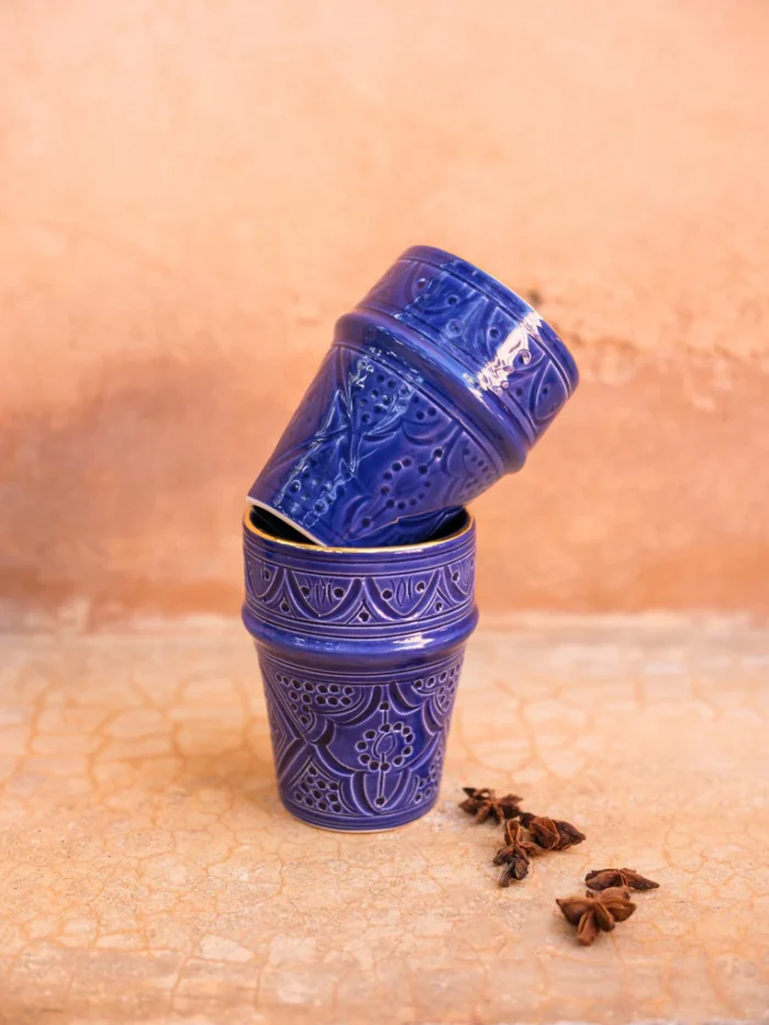 Set von 4: Elegantes Handgefertigtes Keramiktassen Set mit Goldnoten – Kaffee & Tee – Bild 3