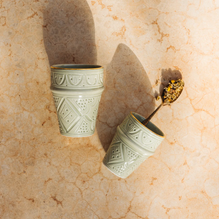 Set von 4: Elegantes Handgefertigtes Keramiktassen Set mit Goldnoten – Kaffee & Tee – Bild 4